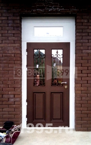 Стальная дверь с ковкой и стеклом