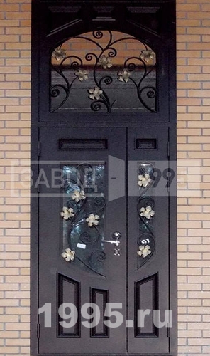 Входная дверь с художественной ковкой